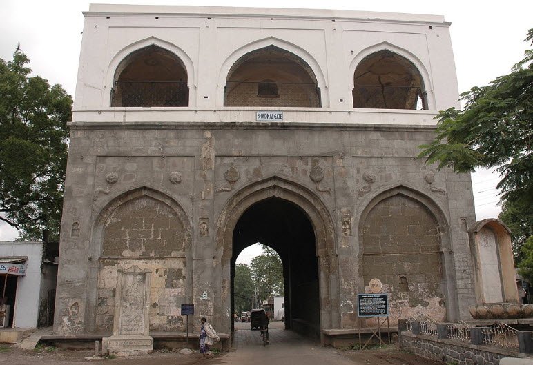 Bhadkal Gate, Aurangabad (Chhatrapati Sambhaji Nagar), Maharashtra - Vushii.com Bhadkal Gate, Aurangabad (Chhatrapati Sambhaji Nagar), Maharashtra - Vushii.com